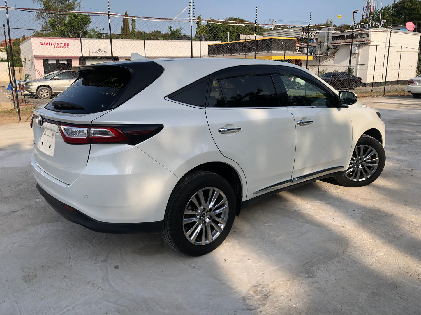 676 Toyota Harrier PREMIUM 2018