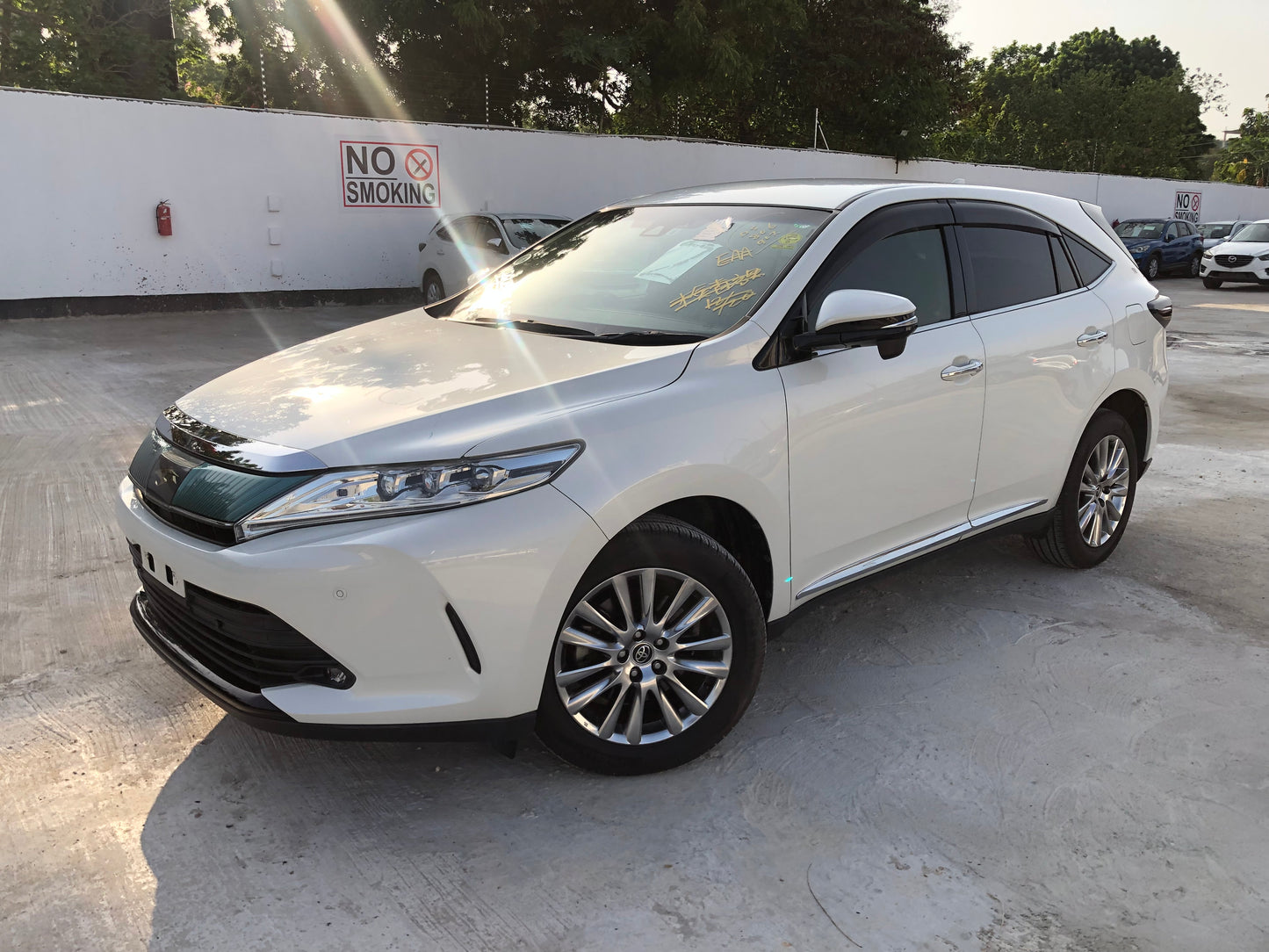 676 Toyota Harrier PREMIUM 2018