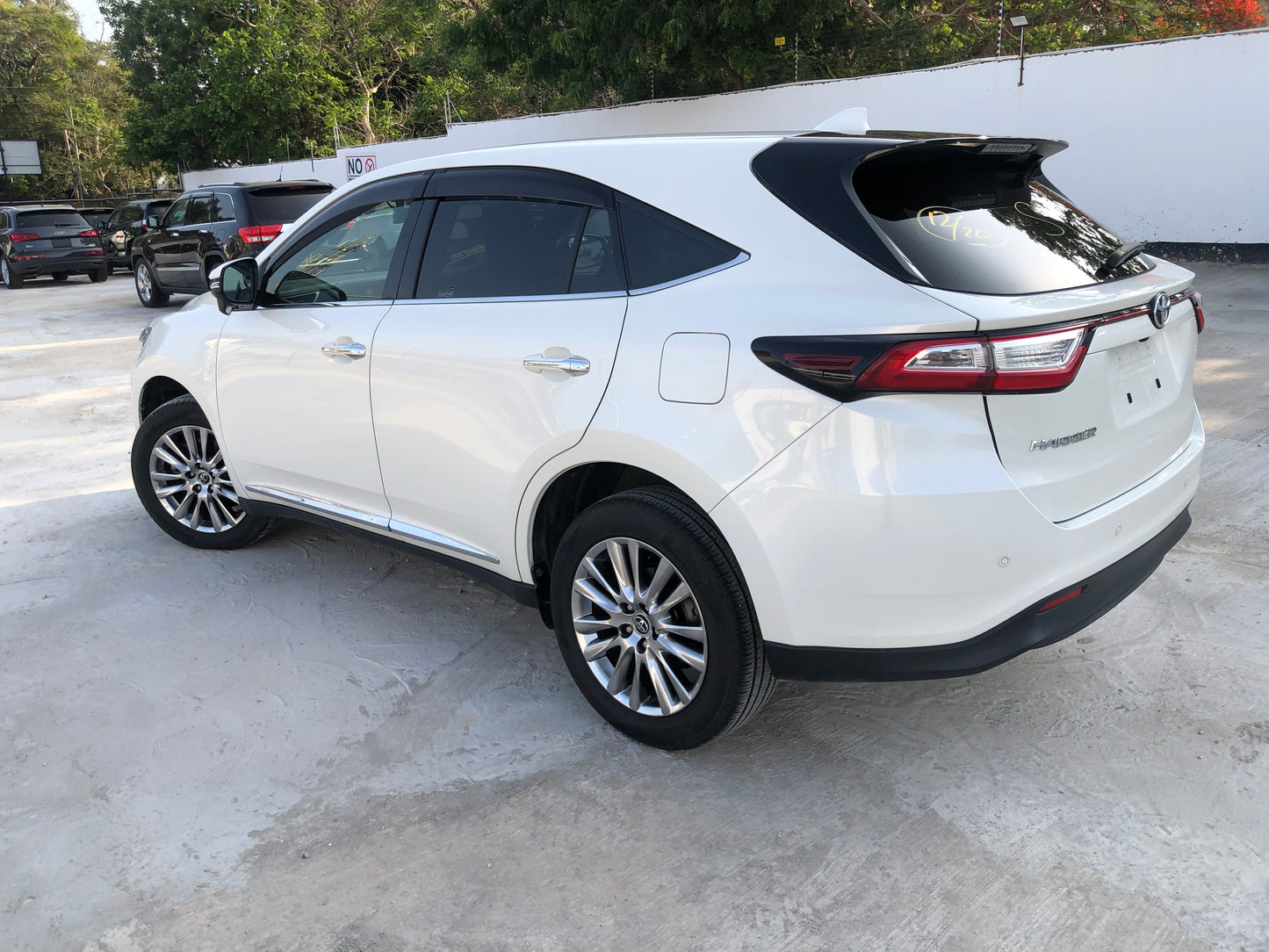 676 Toyota Harrier PREMIUM 2018