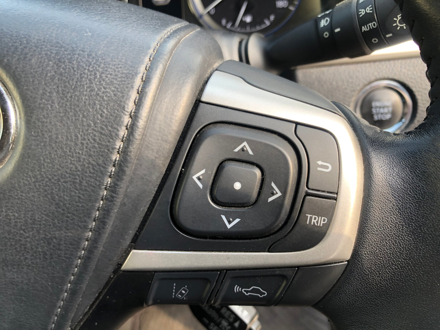 676 Toyota Harrier PREMIUM 2018