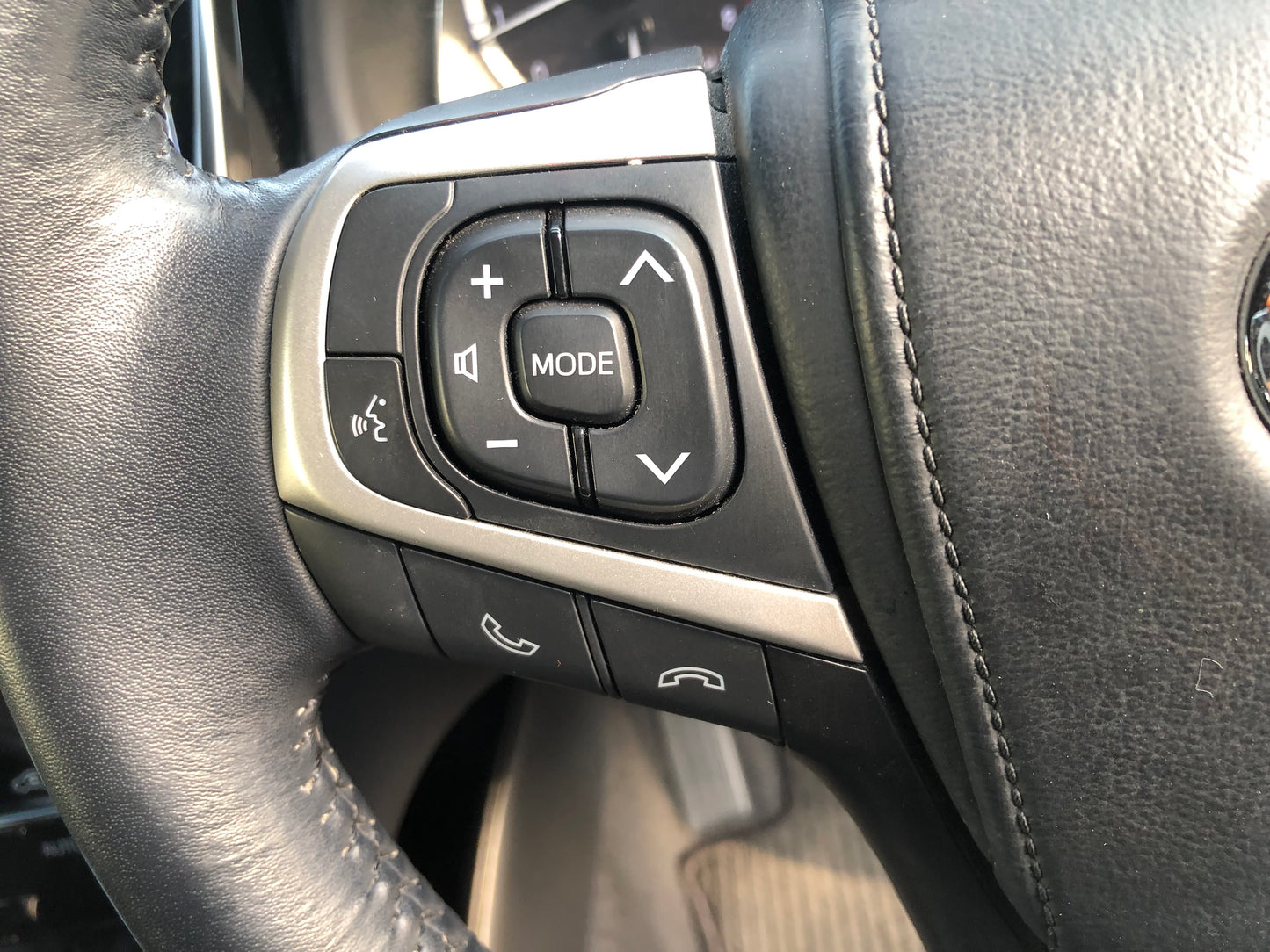 676 Toyota Harrier PREMIUM 2018