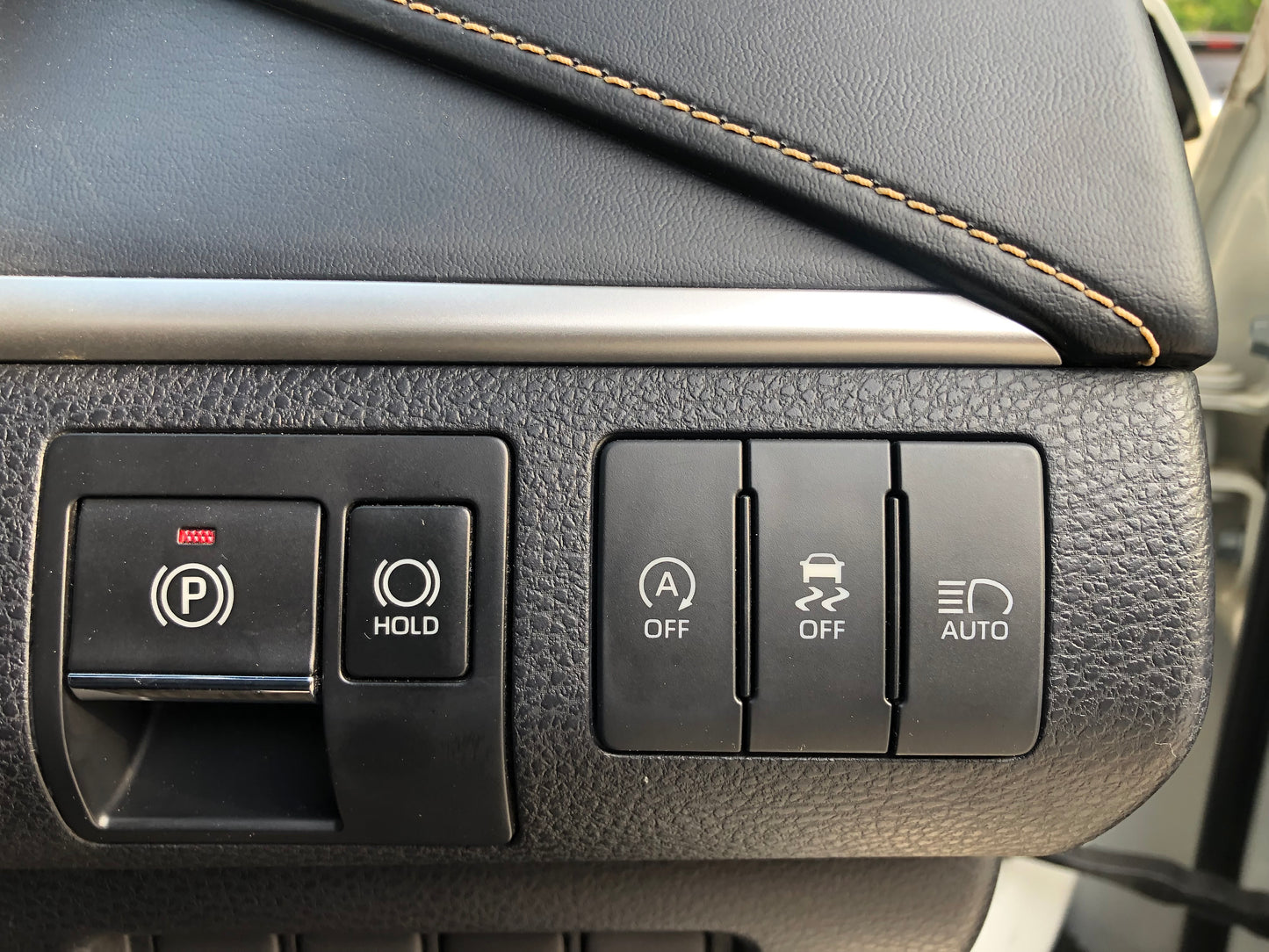 676 Toyota Harrier PREMIUM 2018