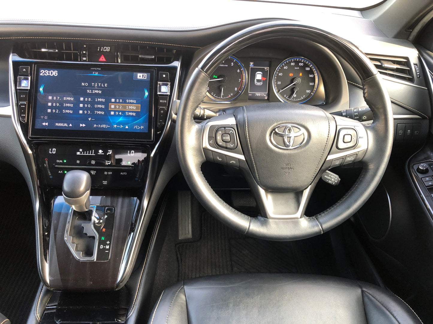 676 Toyota Harrier PREMIUM 2018