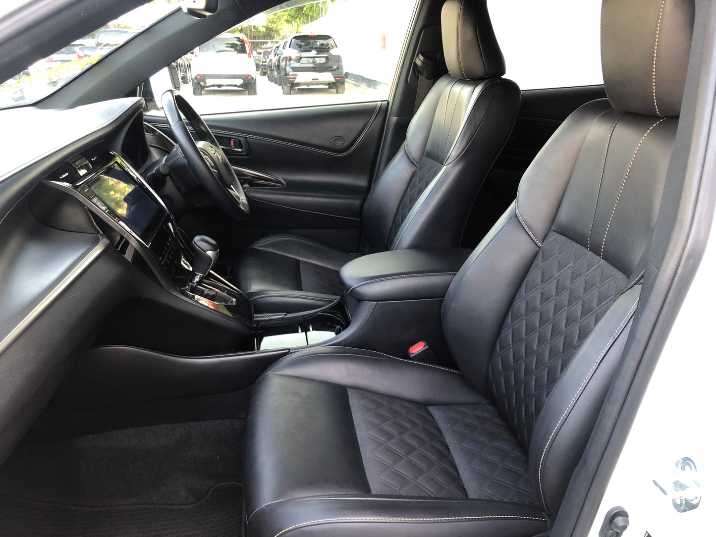 676 Toyota Harrier PREMIUM 2018