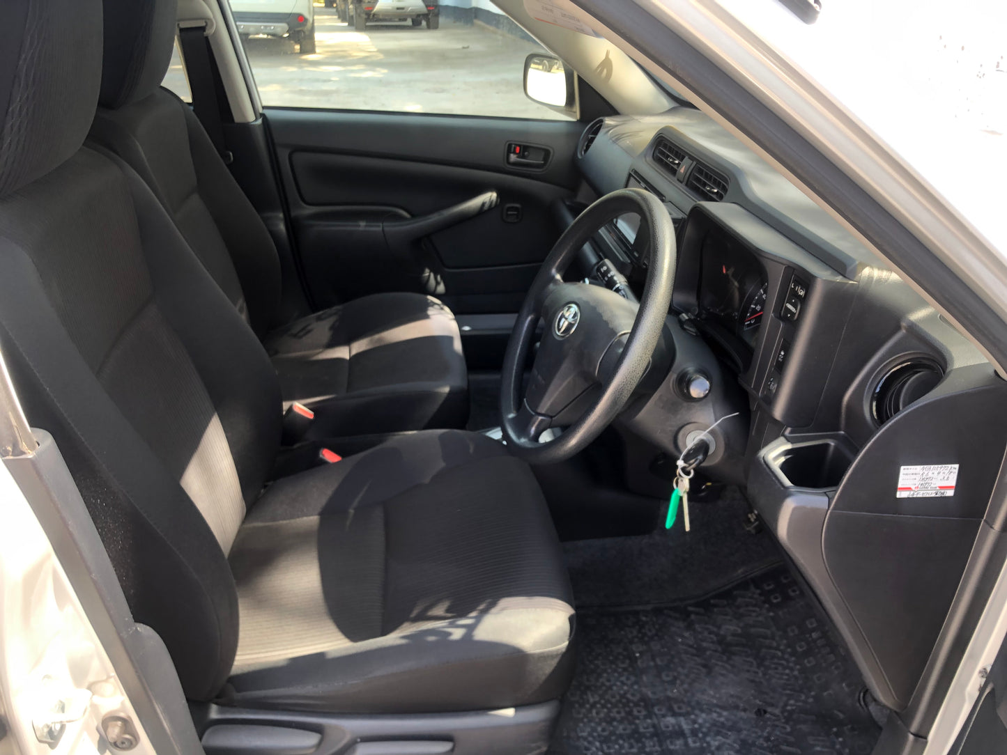 677. Toyota Succeed TX 2014