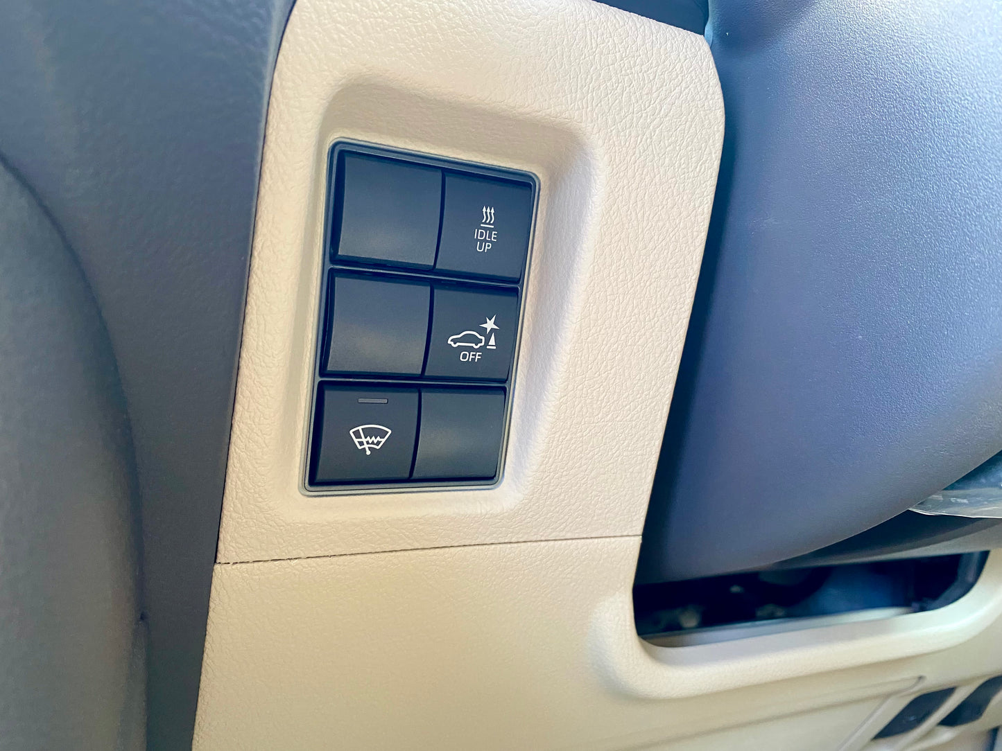 629. Toyota Land Cruiser Prado TX 2023