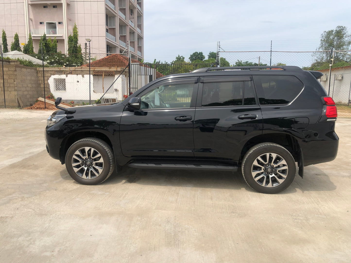 691. Toyota Land Cruiser Prado TX L Package 2021
