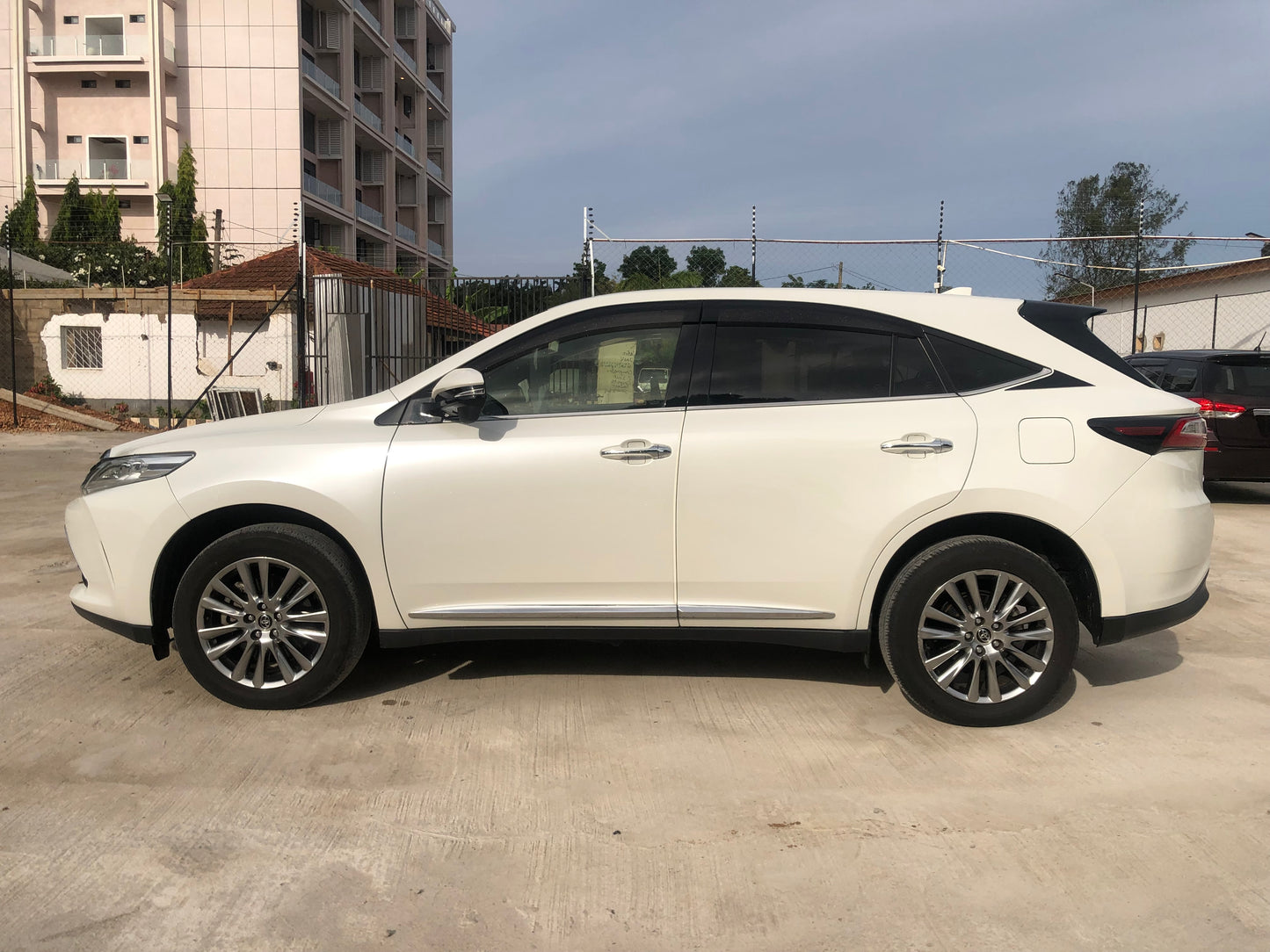 709. Toyota Harrier Premium 2017