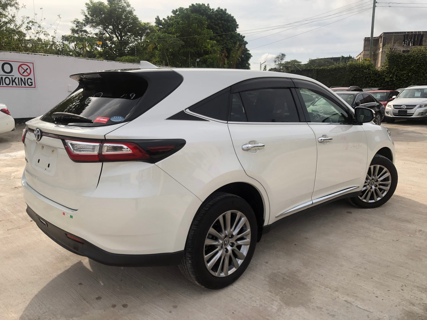 709. Toyota Harrier Premium 2017