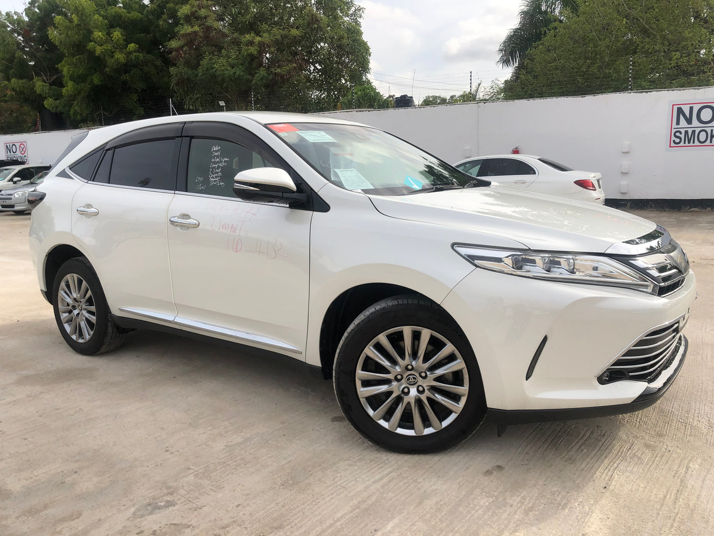 709. Toyota Harrier Premium 2017