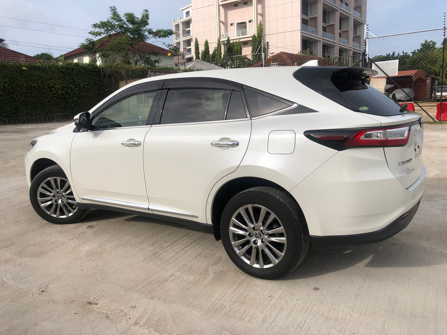 709. Toyota Harrier Premium 2017