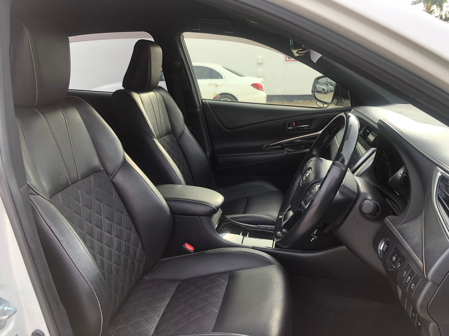709. Toyota Harrier Premium 2017