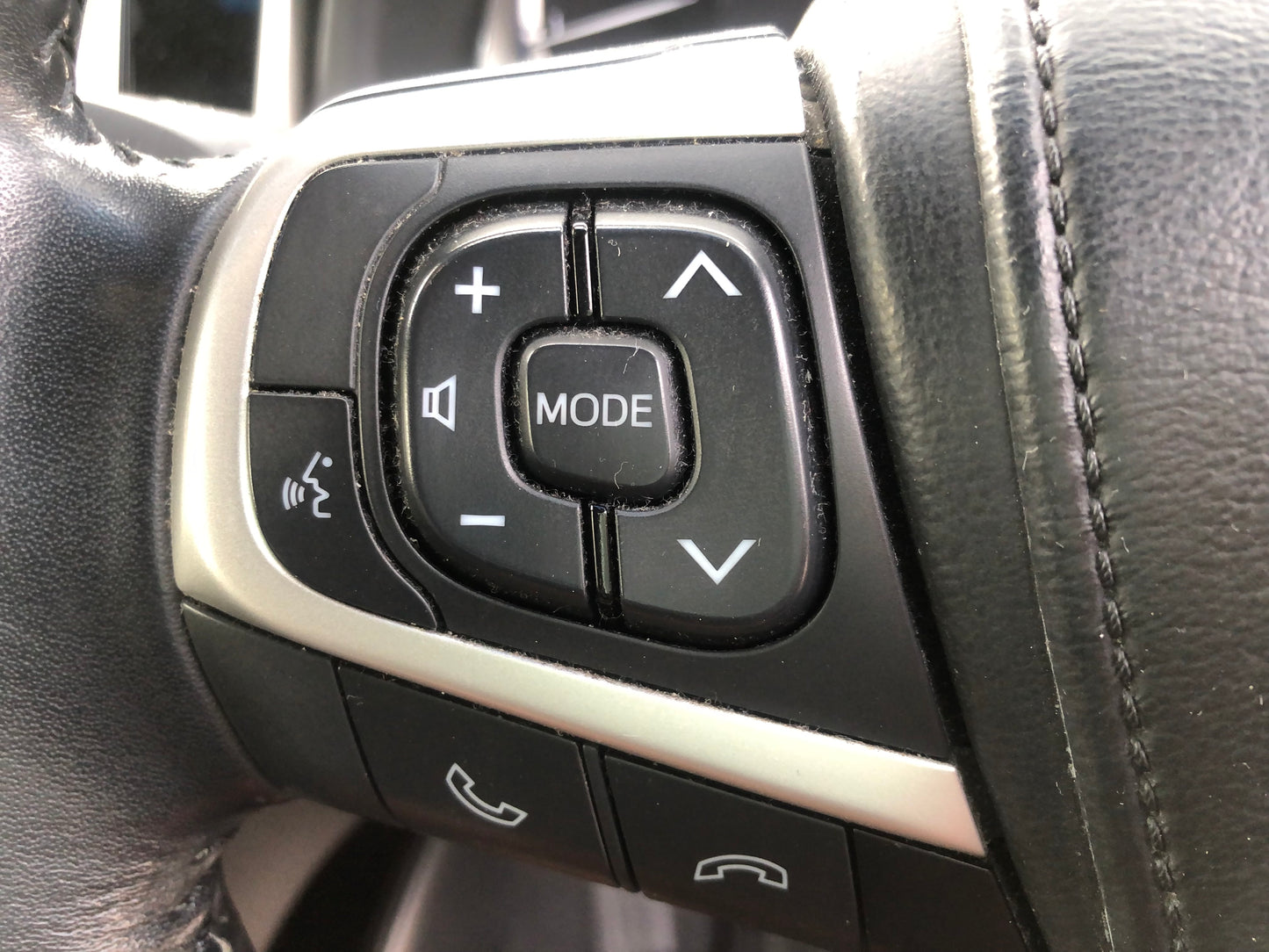 709. Toyota Harrier Premium 2017