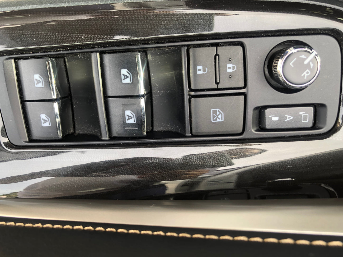 709. Toyota Harrier Premium 2017