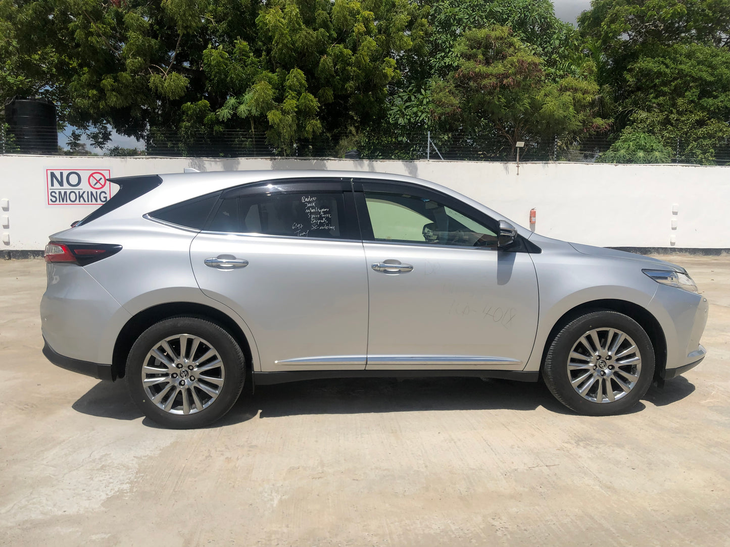 708. Toyota harrier Premium metal and leather package 2017