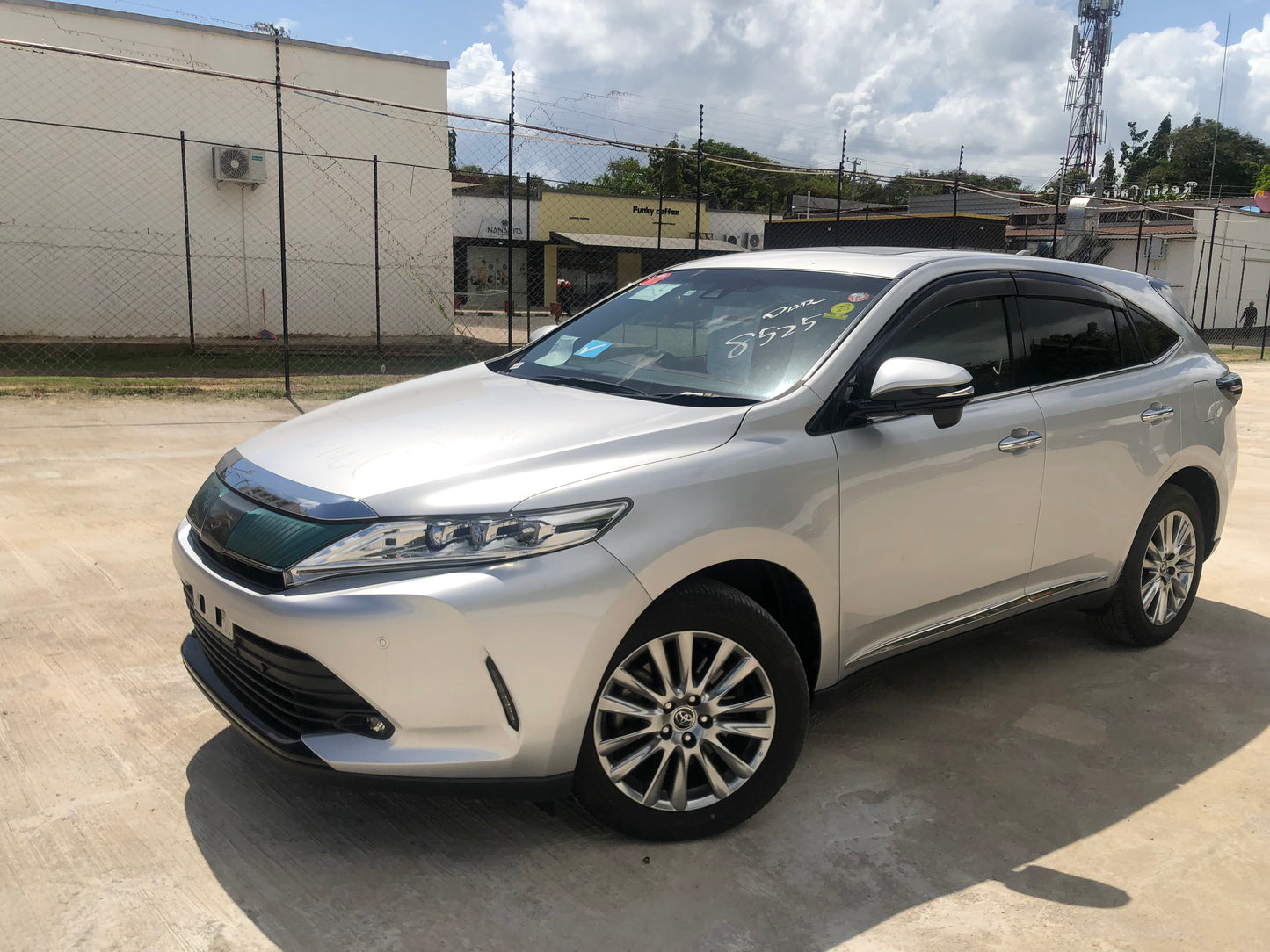708. Toyota harrier Premium metal and leather package 2017