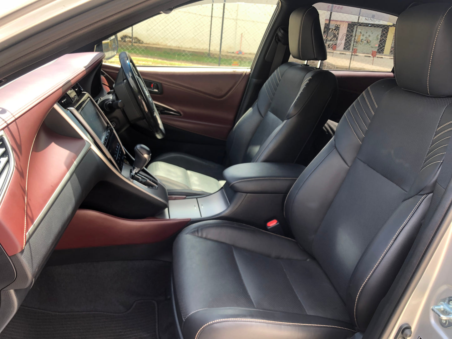 708. Toyota harrier Premium metal and leather package 2017