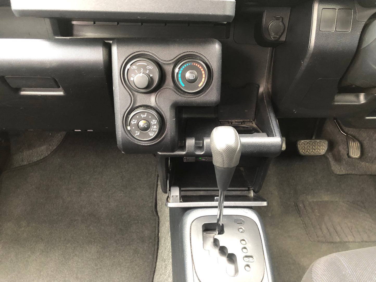 690. Toyota Succeed UL 2015