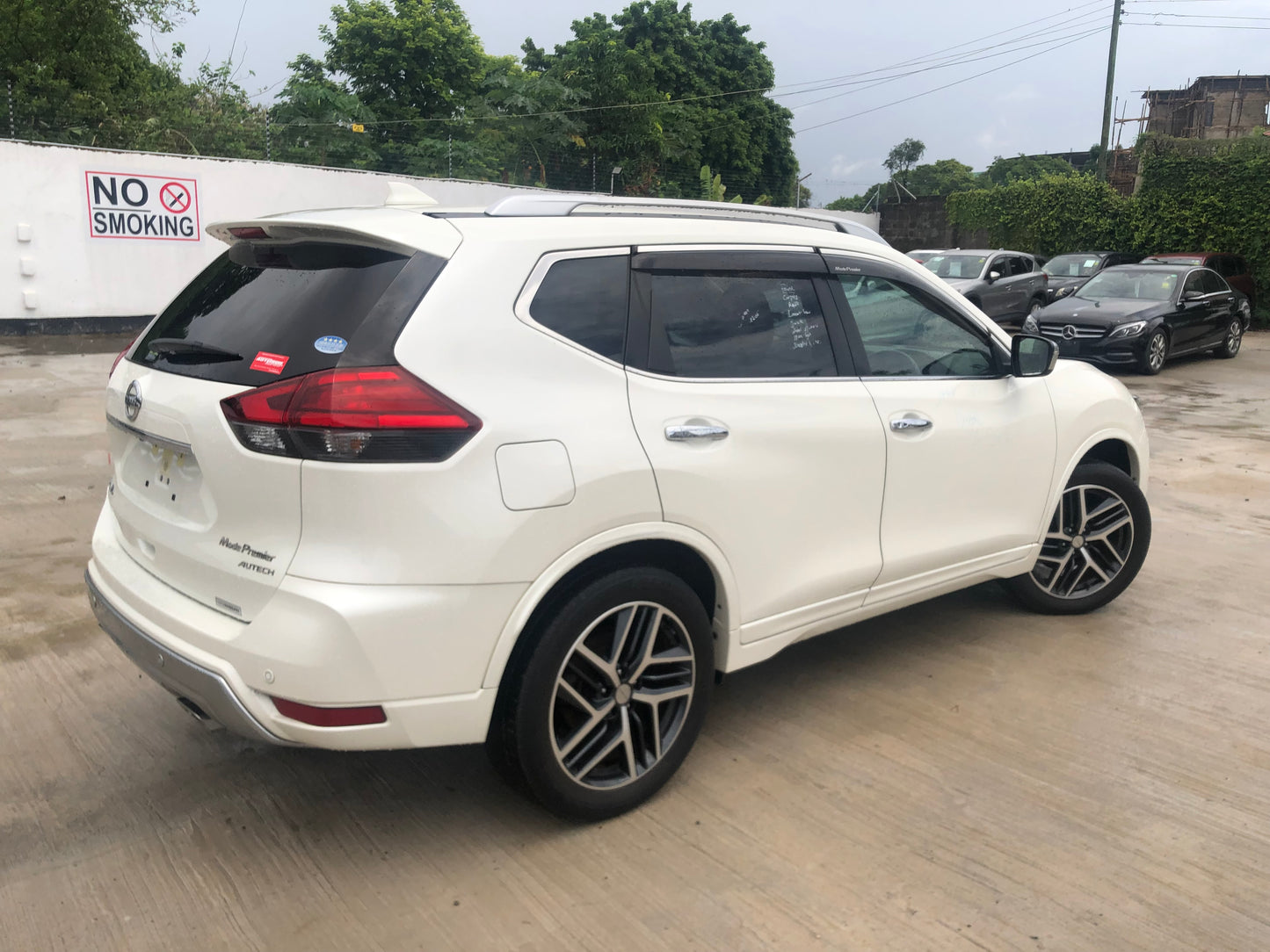 712. Nissan X-Trail Mode Premiere High Contrast Interior 2017