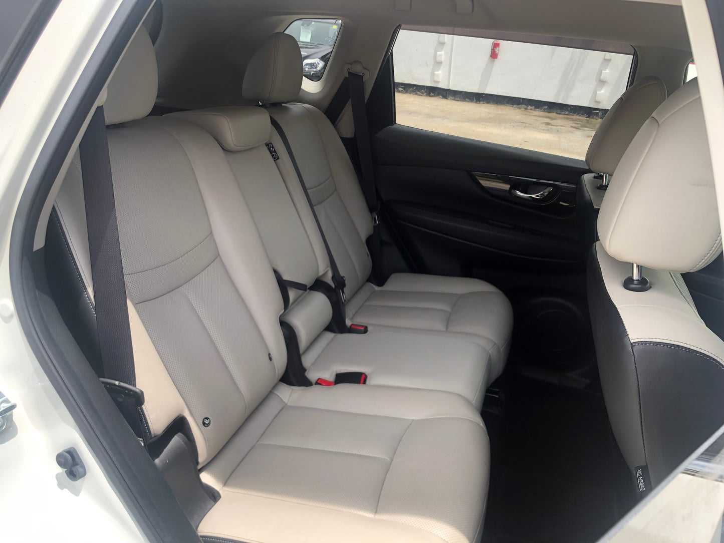 712. Nissan X-Trail Mode Premiere High Contrast Interior 2017