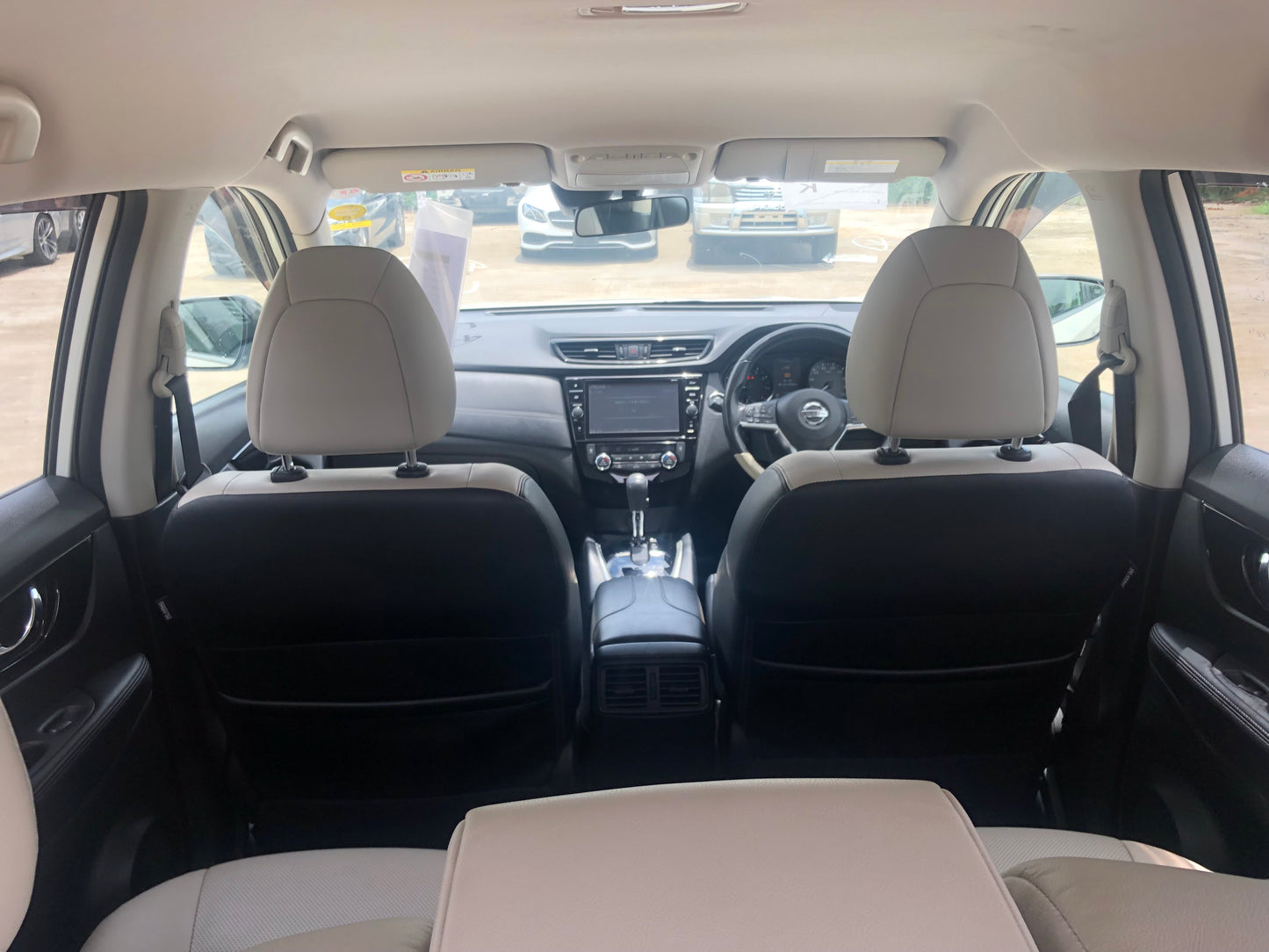 712. Nissan X-Trail Mode Premiere High Contrast Interior 2017