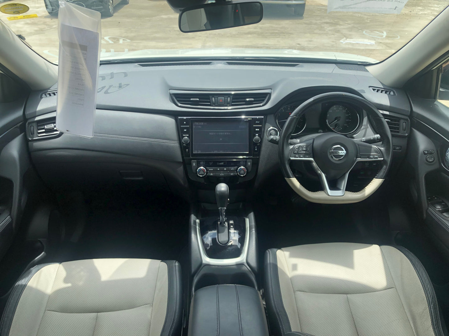 712. Nissan X-Trail Mode Premiere High Contrast Interior 2017