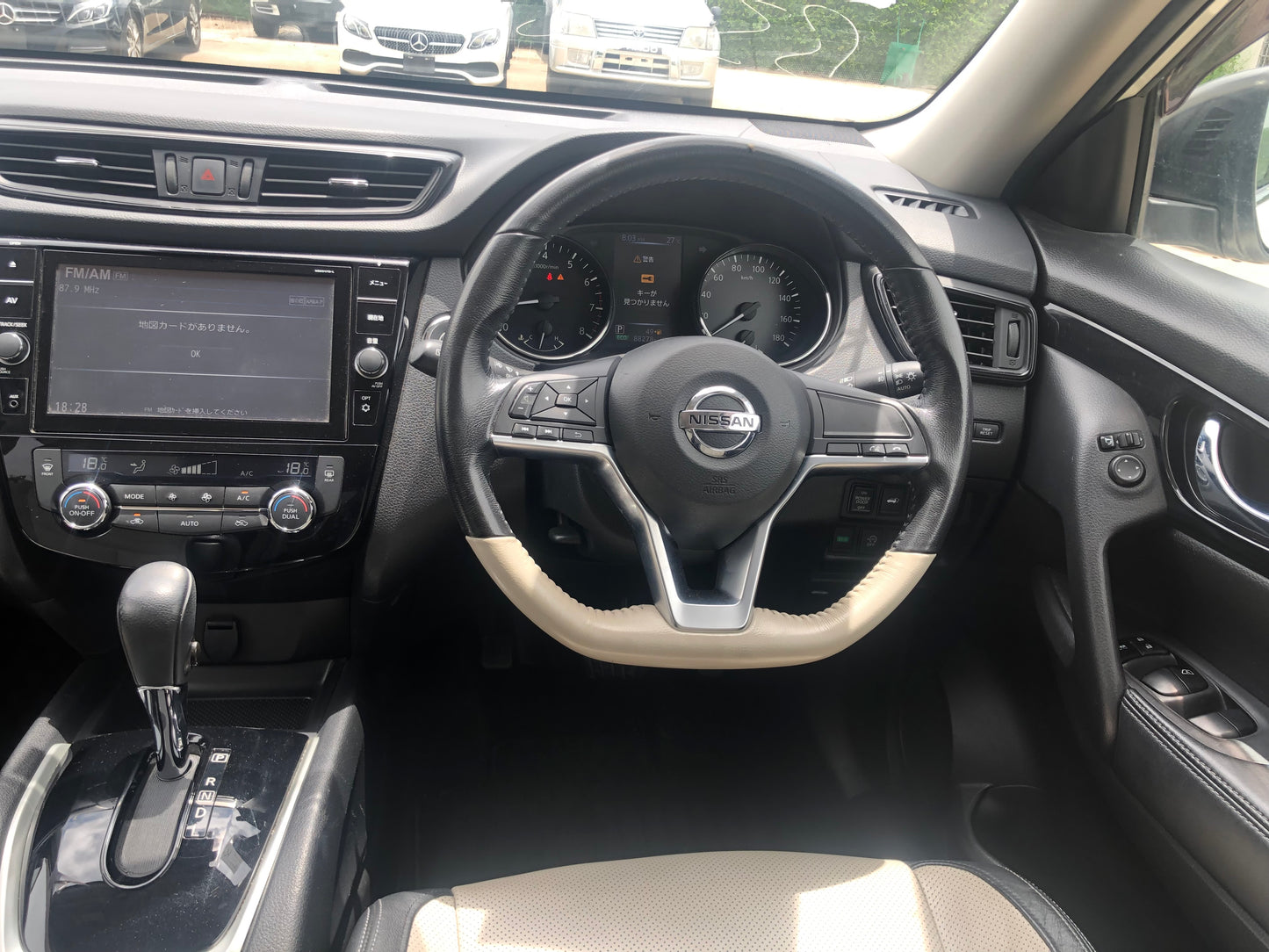 712. Nissan X-Trail Mode Premiere High Contrast Interior 2017