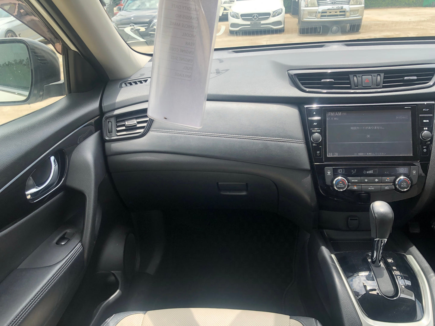 712. Nissan X-Trail Mode Premiere High Contrast Interior 2017