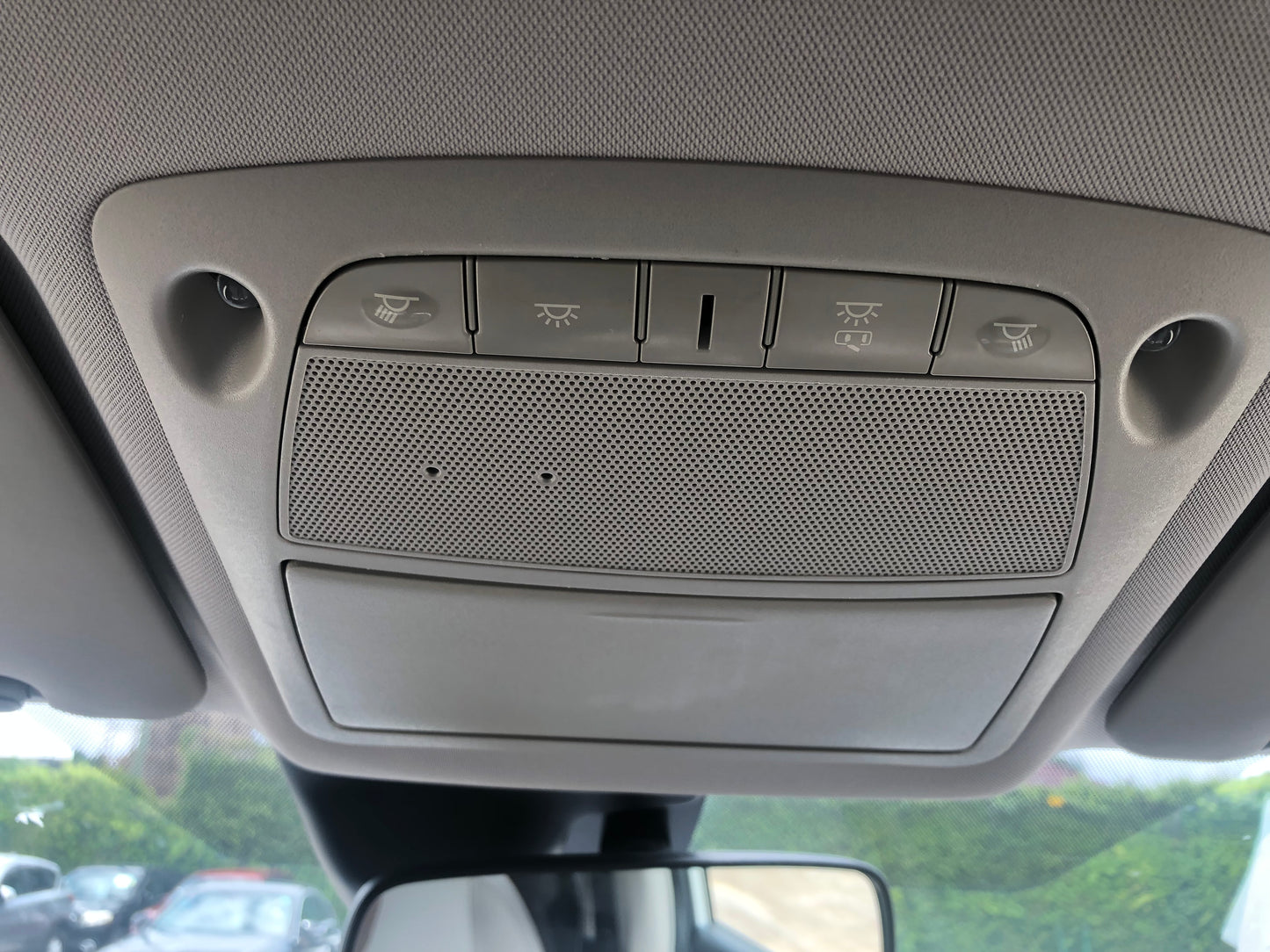 712. Nissan X-Trail Mode Premiere High Contrast Interior 2017