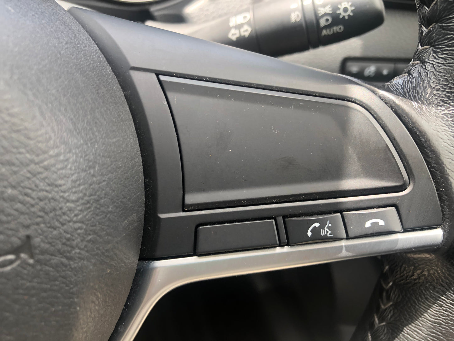 712. Nissan X-Trail Mode Premiere High Contrast Interior 2017