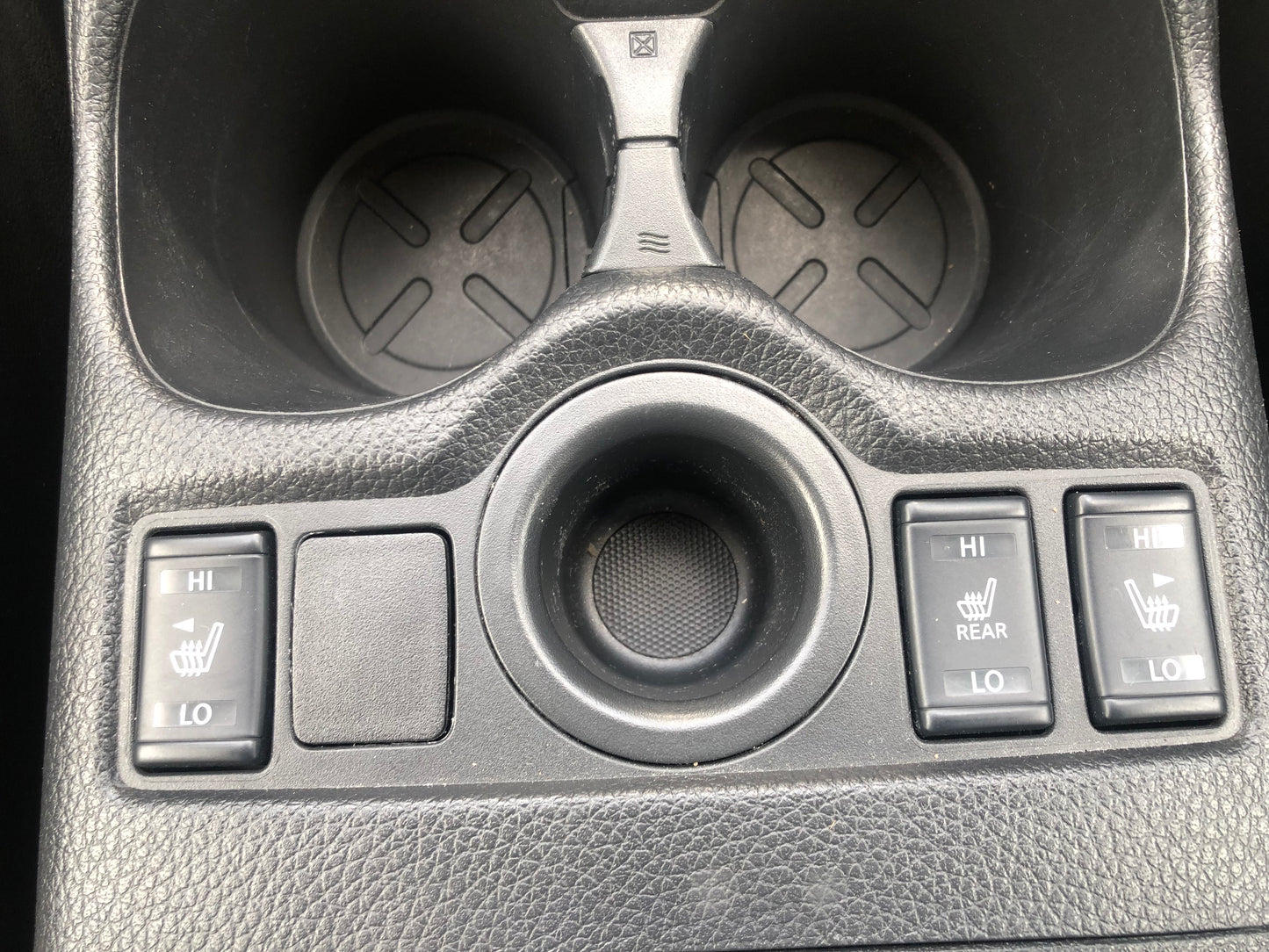 712. Nissan X-Trail Mode Premiere High Contrast Interior 2017