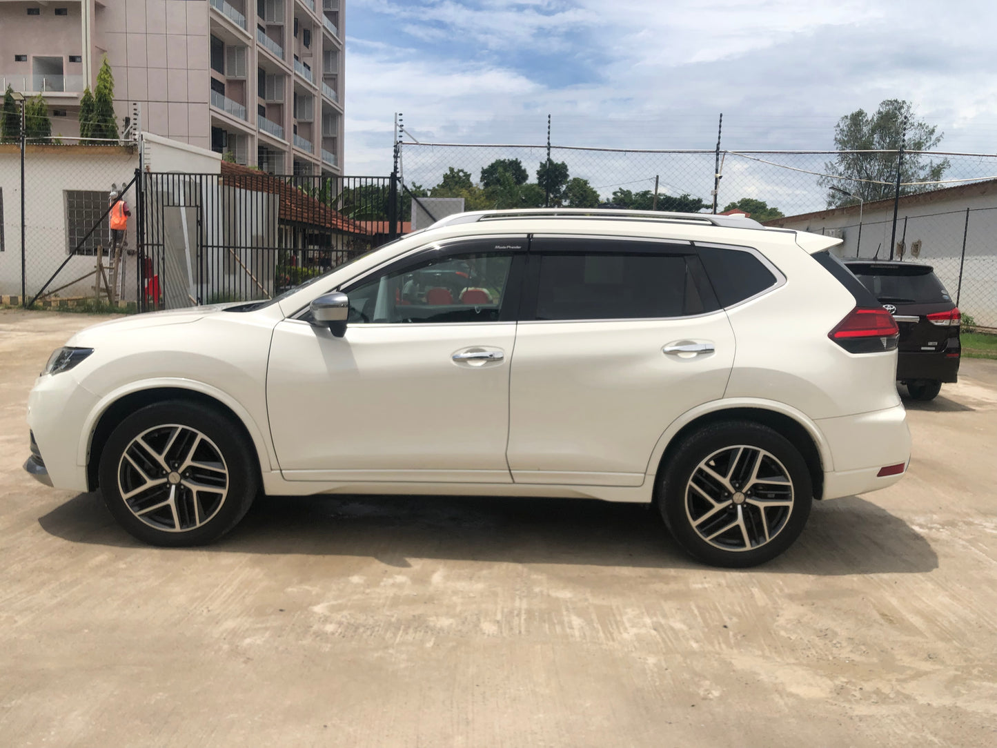 712. Nissan X-Trail Mode Premiere High Contrast Interior 2017