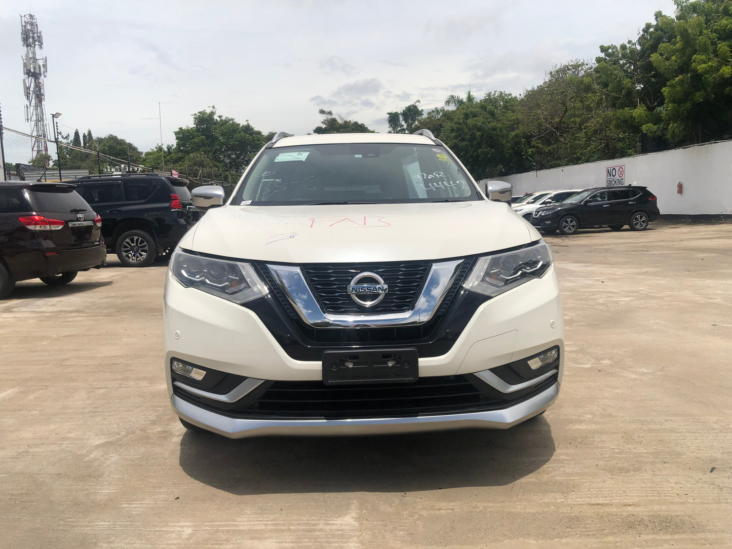 712. Nissan X-Trail Mode Premiere High Contrast Interior 2017