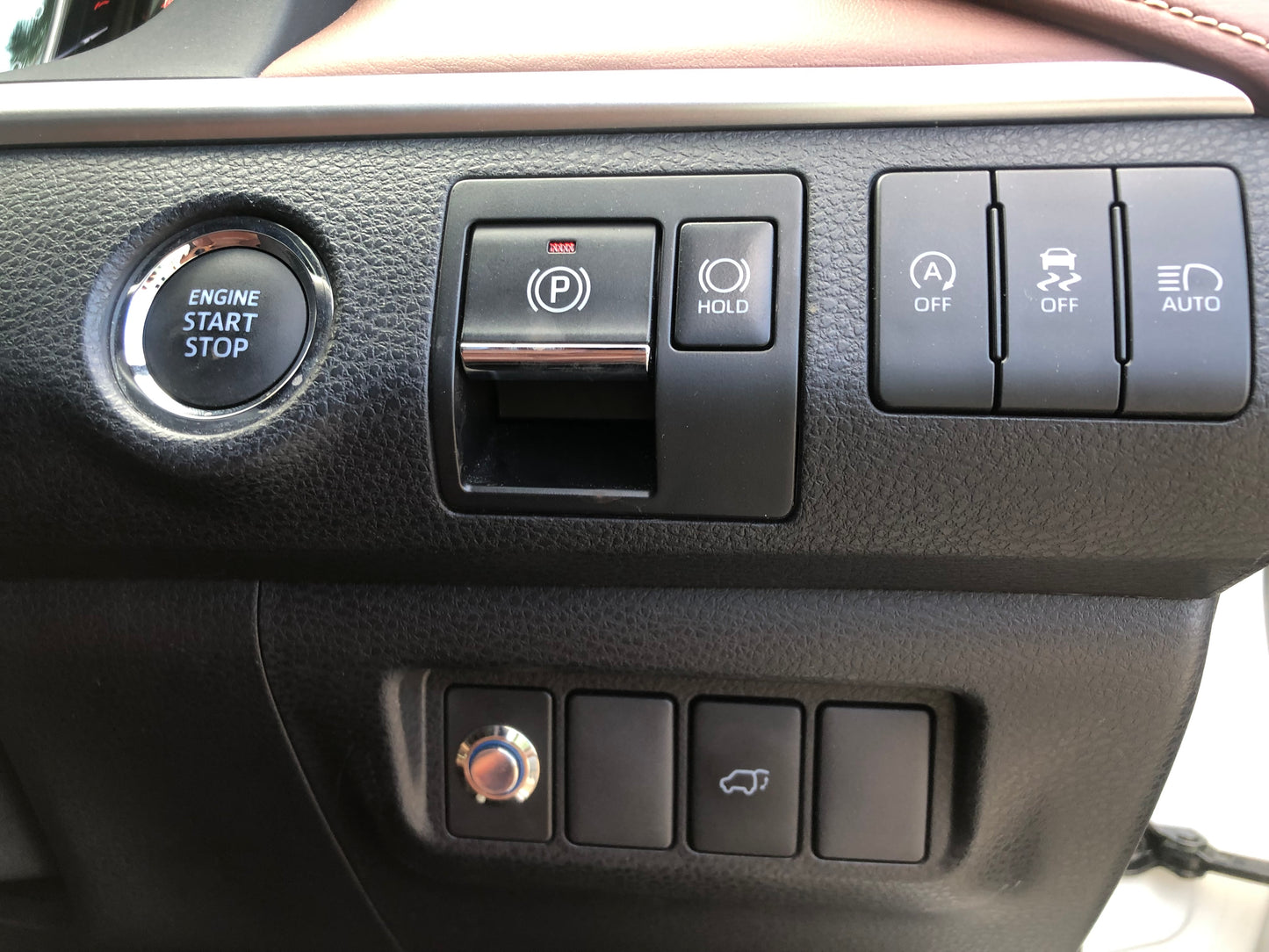 713. Toyota Harrier Premium 2018