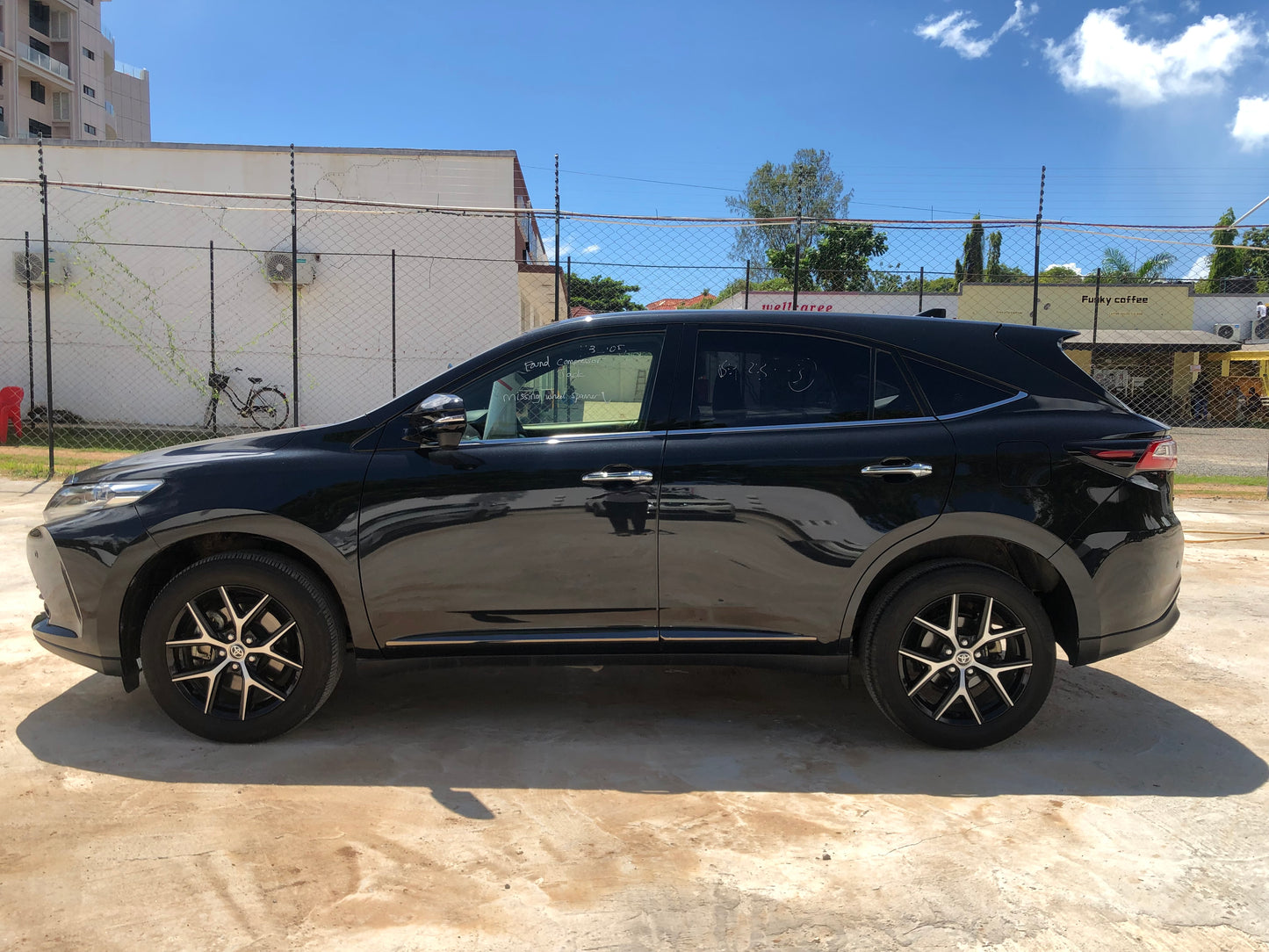 741. Toyota Harrier PREMIUM “Style NOIR” 2019