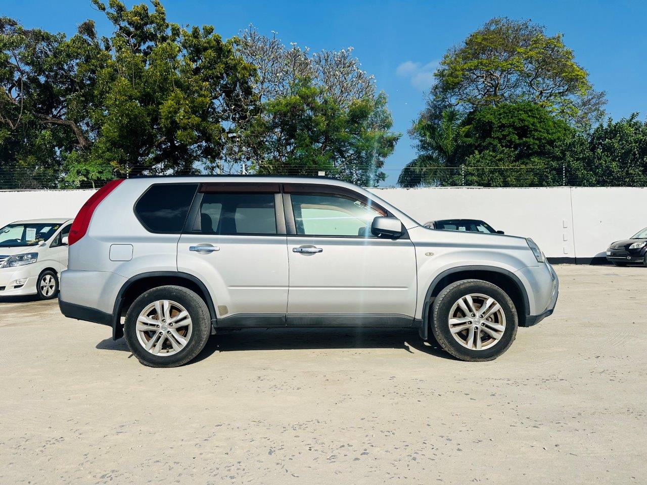 444. Nissan X-Trail 20X 2010