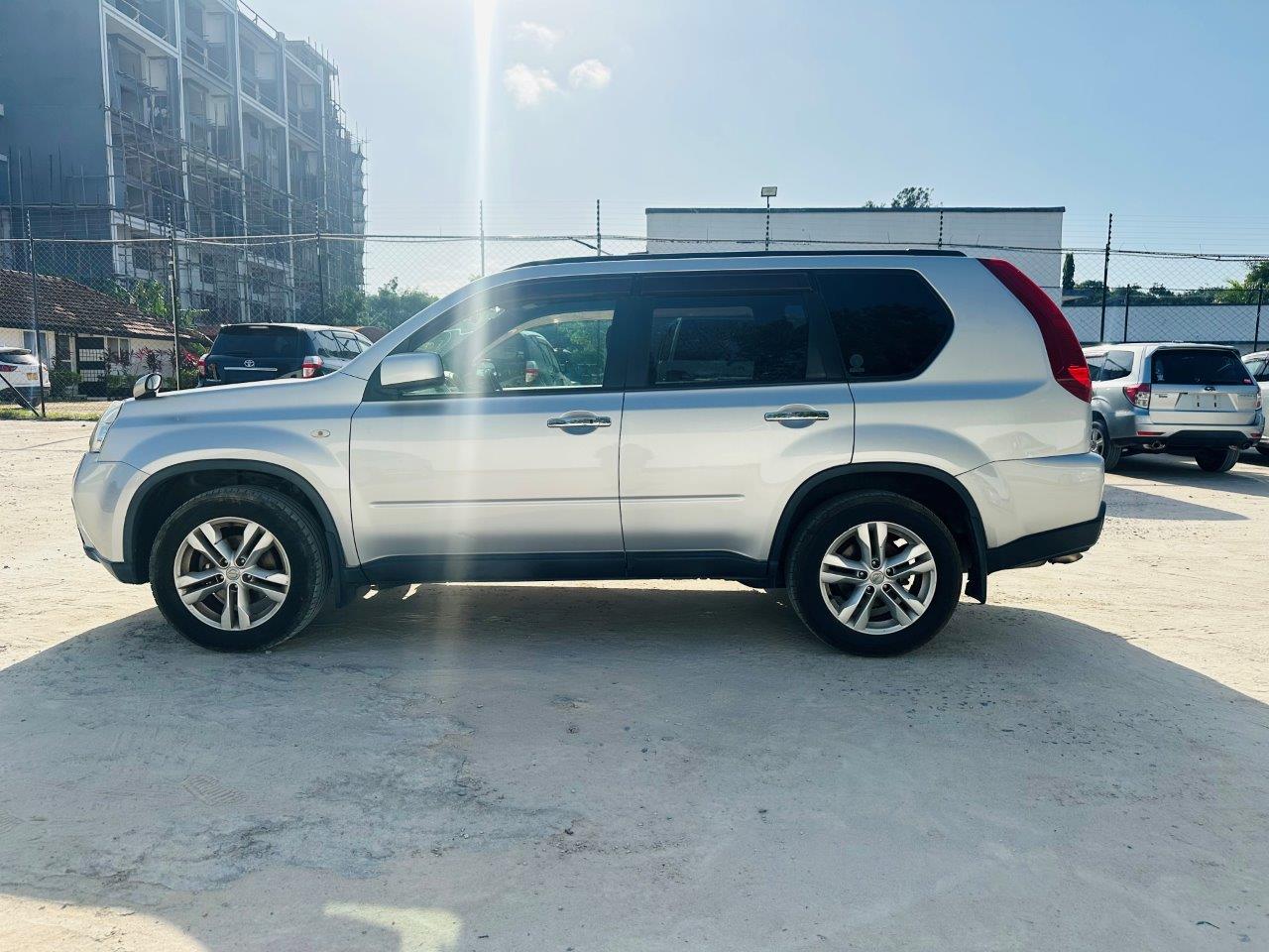 444. Nissan X-Trail 20X 2010