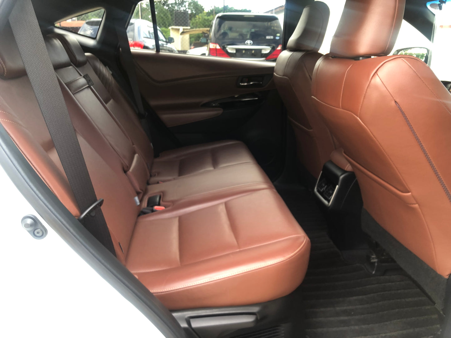 745 Toyota Harrier Premium Metal and Leather Package 2018