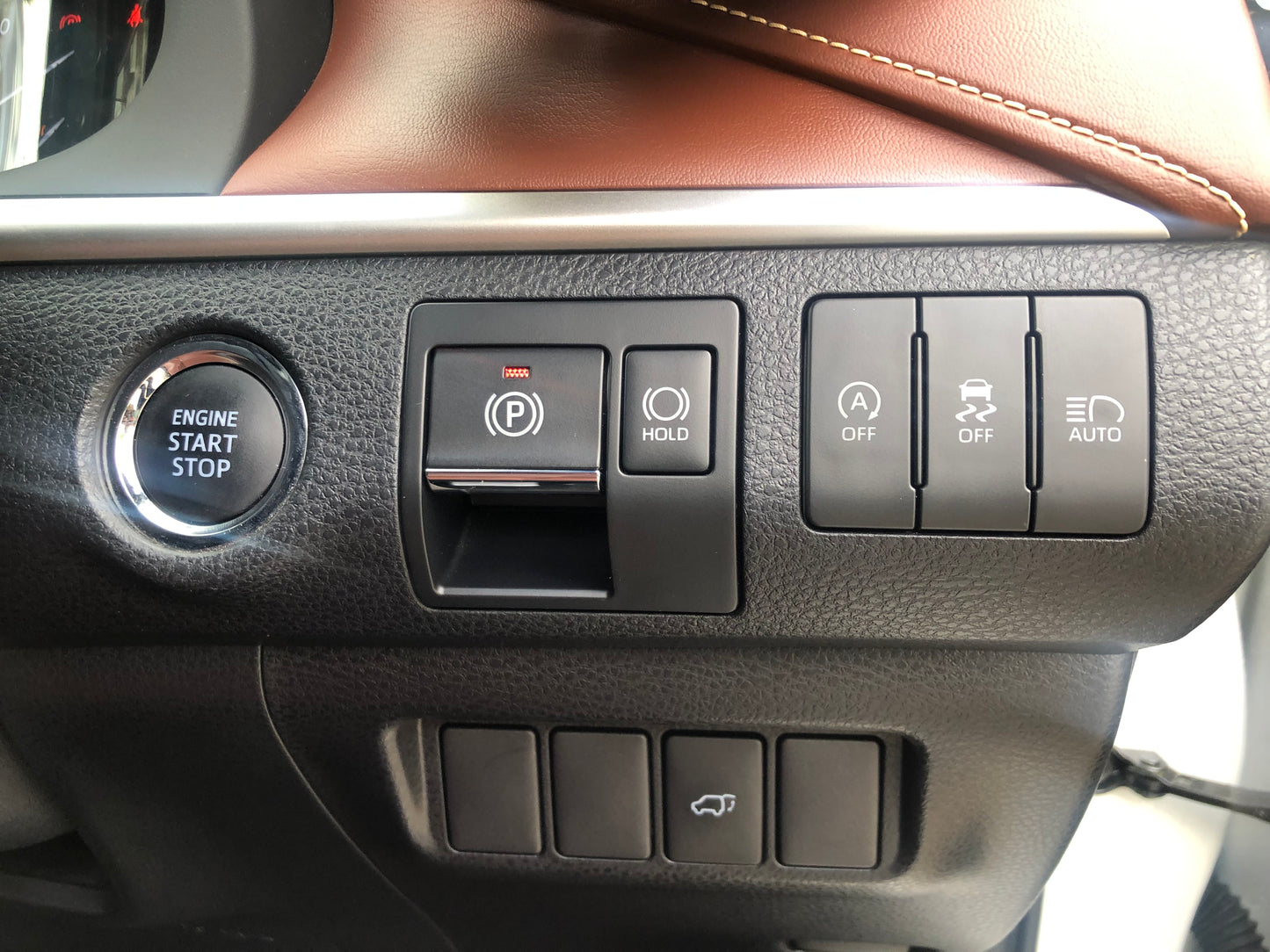 745 Toyota Harrier Premium Metal and Leather Package 2018