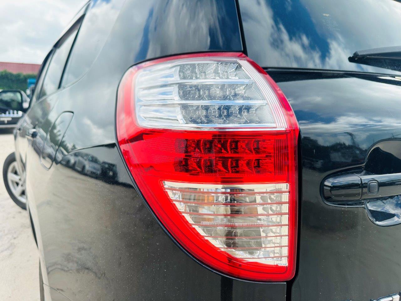 425. Toyota Vanguard 240S 2008