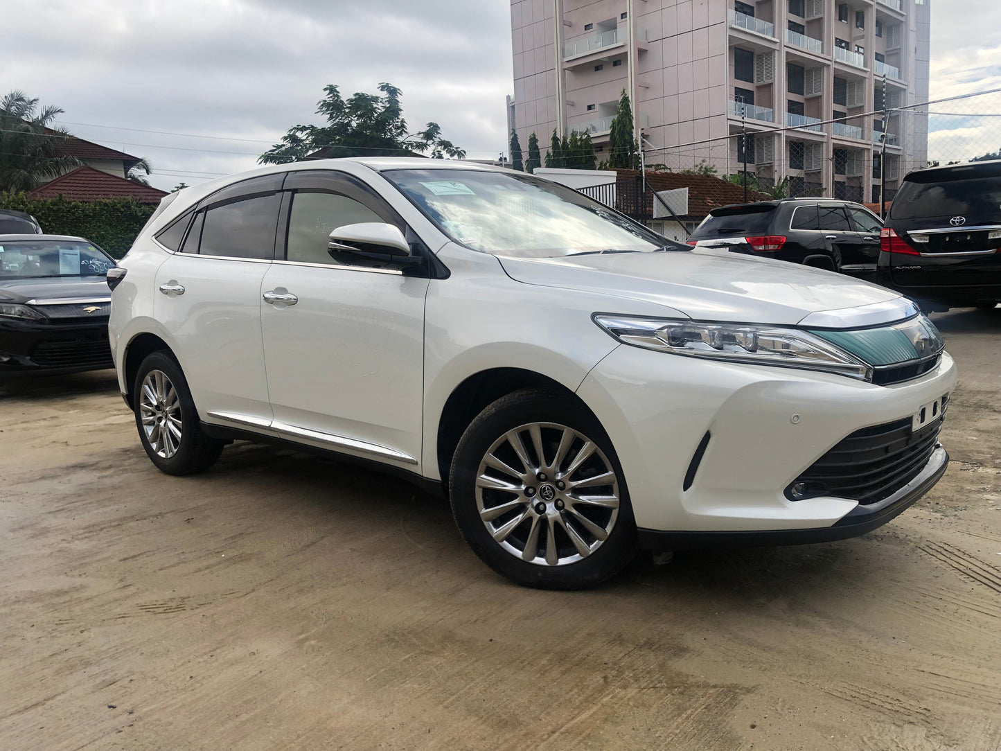 745 Toyota Harrier Premium Metal and Leather Package 2018