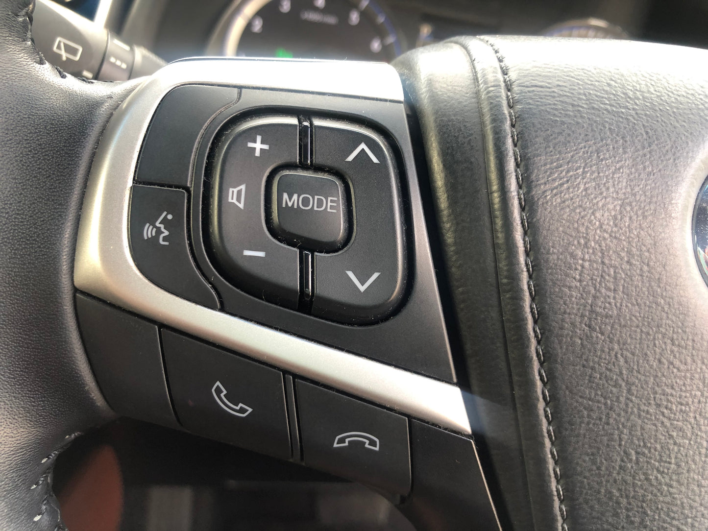 745 Toyota Harrier Premium Metal and Leather Package 2018