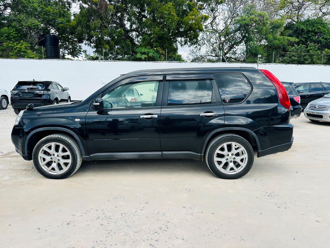 412. Nissan X-Trail X/GT 2013