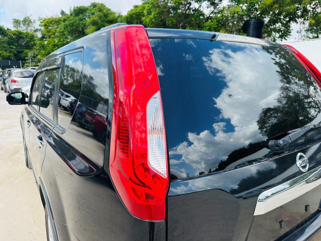 412. Nissan X-Trail X/GT 2013