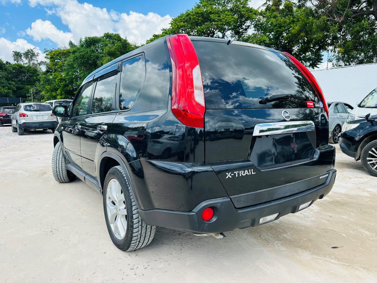 412. Nissan X-Trail X/GT 2013