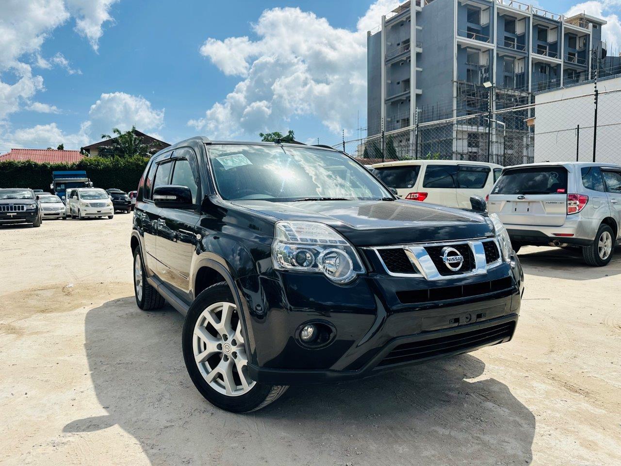 412. Nissan X-Trail X/GT 2013