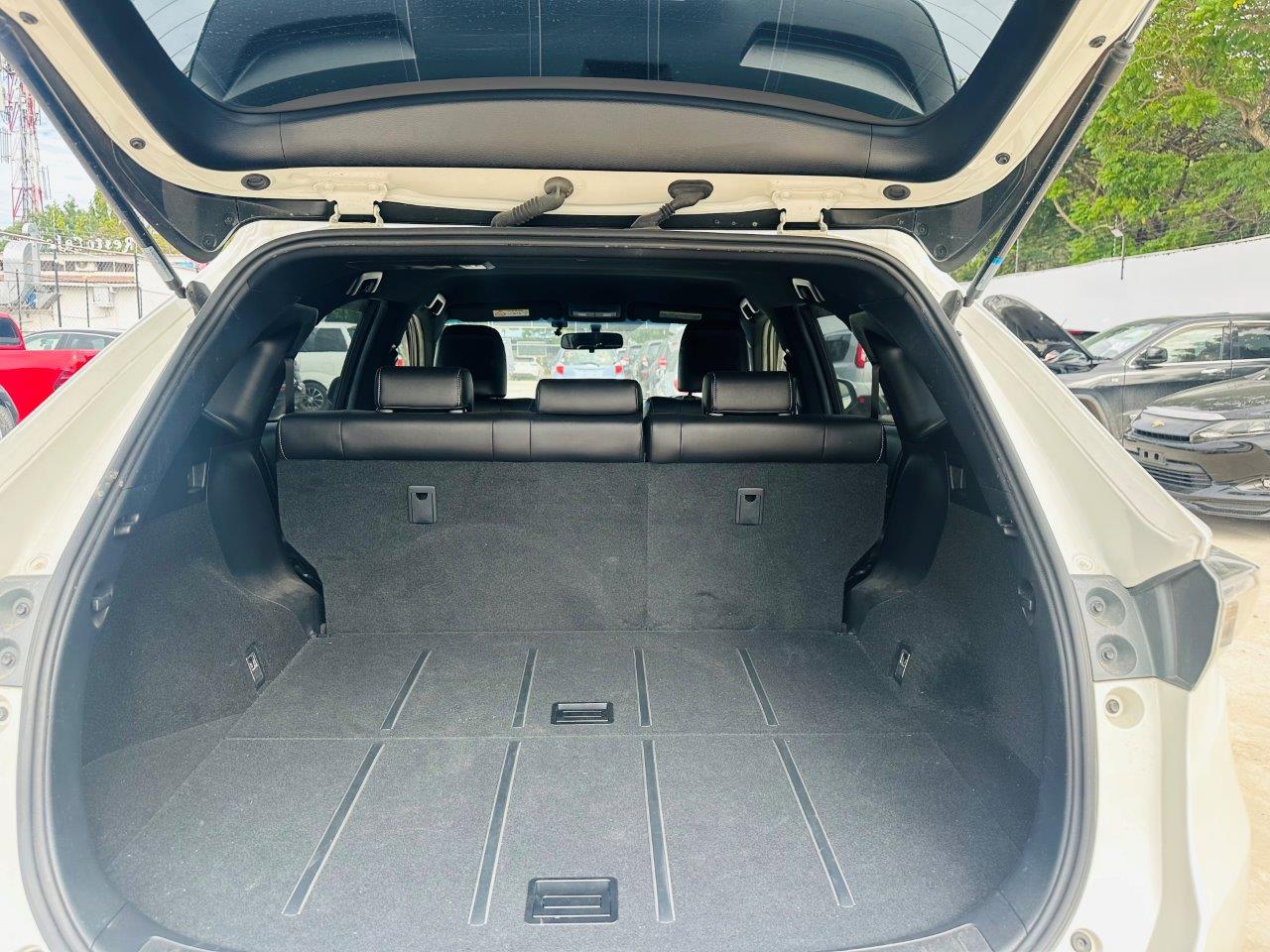 391. Toyota Harrier Elegance 2014