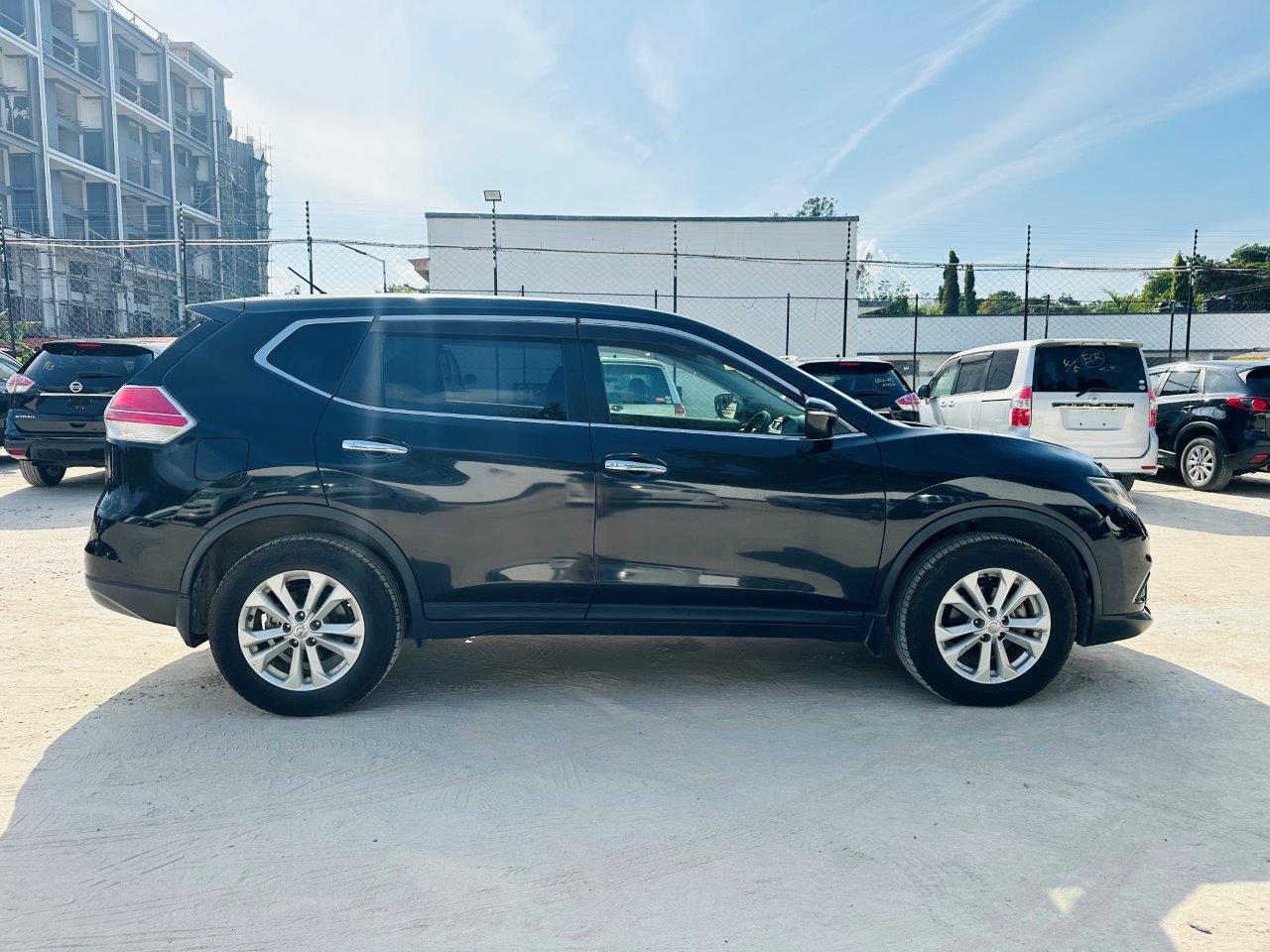 393. Nissan X-Trail 20X 2014