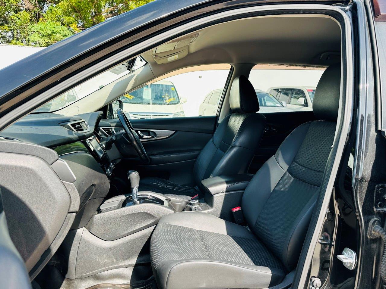393. Nissan X-Trail 20X 2014