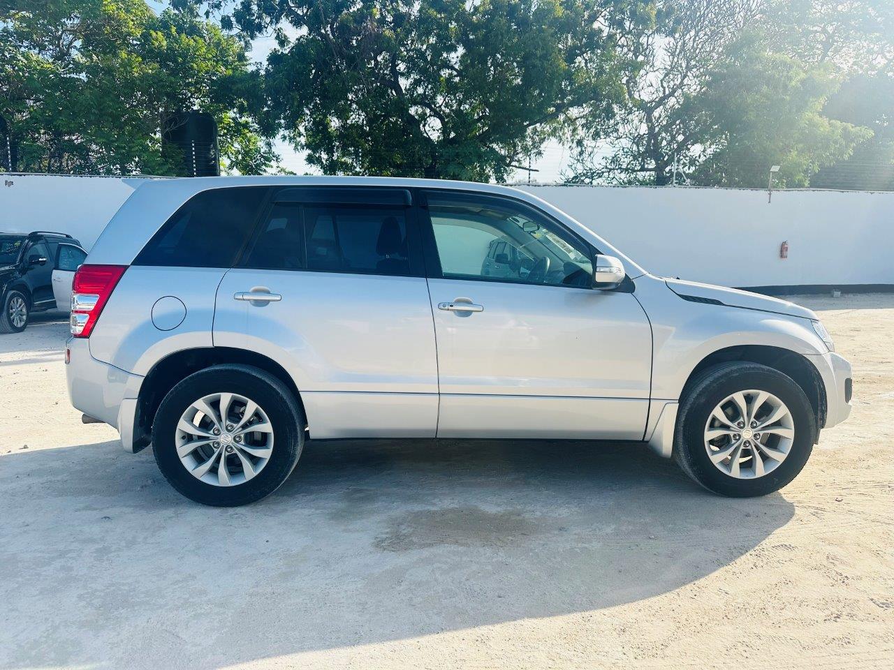457 Suzuki Escudo 2013